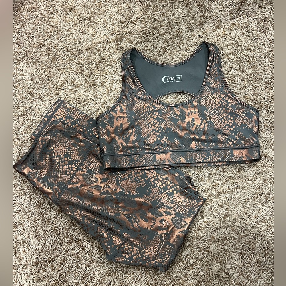 Zyia Leggings & Bra Set
